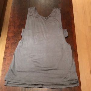 Side cut out gray tank top